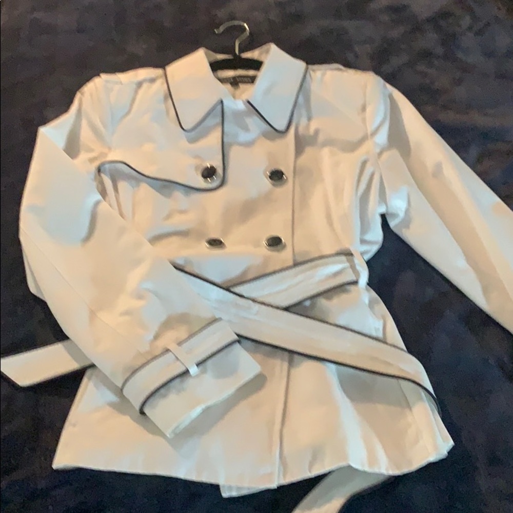 Women's weather resistant jacket